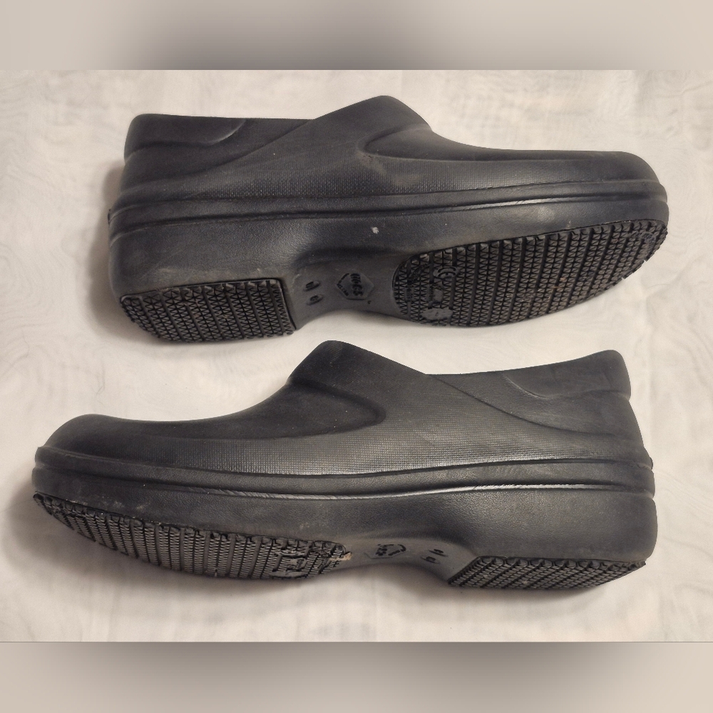 Women's Size 8W Black Crocs Clogs - Picture 6 of 7